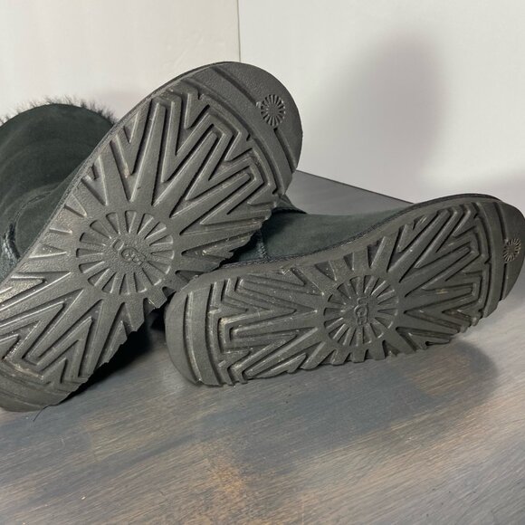 UGG Bailey Bow Tall Black Suede Boots — Women’s 6 — Classic Cozy Shearling - Picture 2 of 6